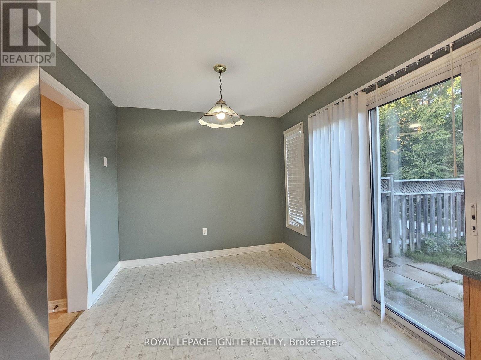 60 Pressed Brick Drive, Brampton, Ontario  L6V 4K3 - Photo 7 - W12941412