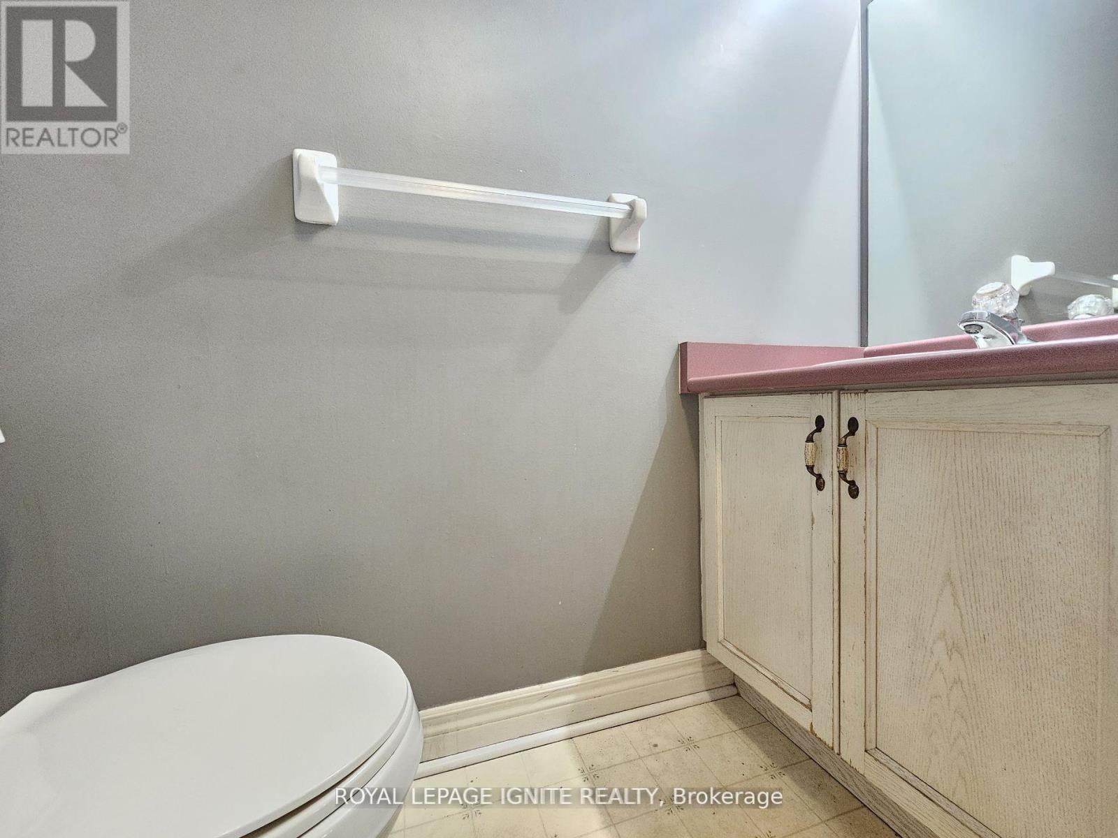 60 Pressed Brick Drive, Brampton, Ontario  L6V 4K3 - Photo 8 - W12941412