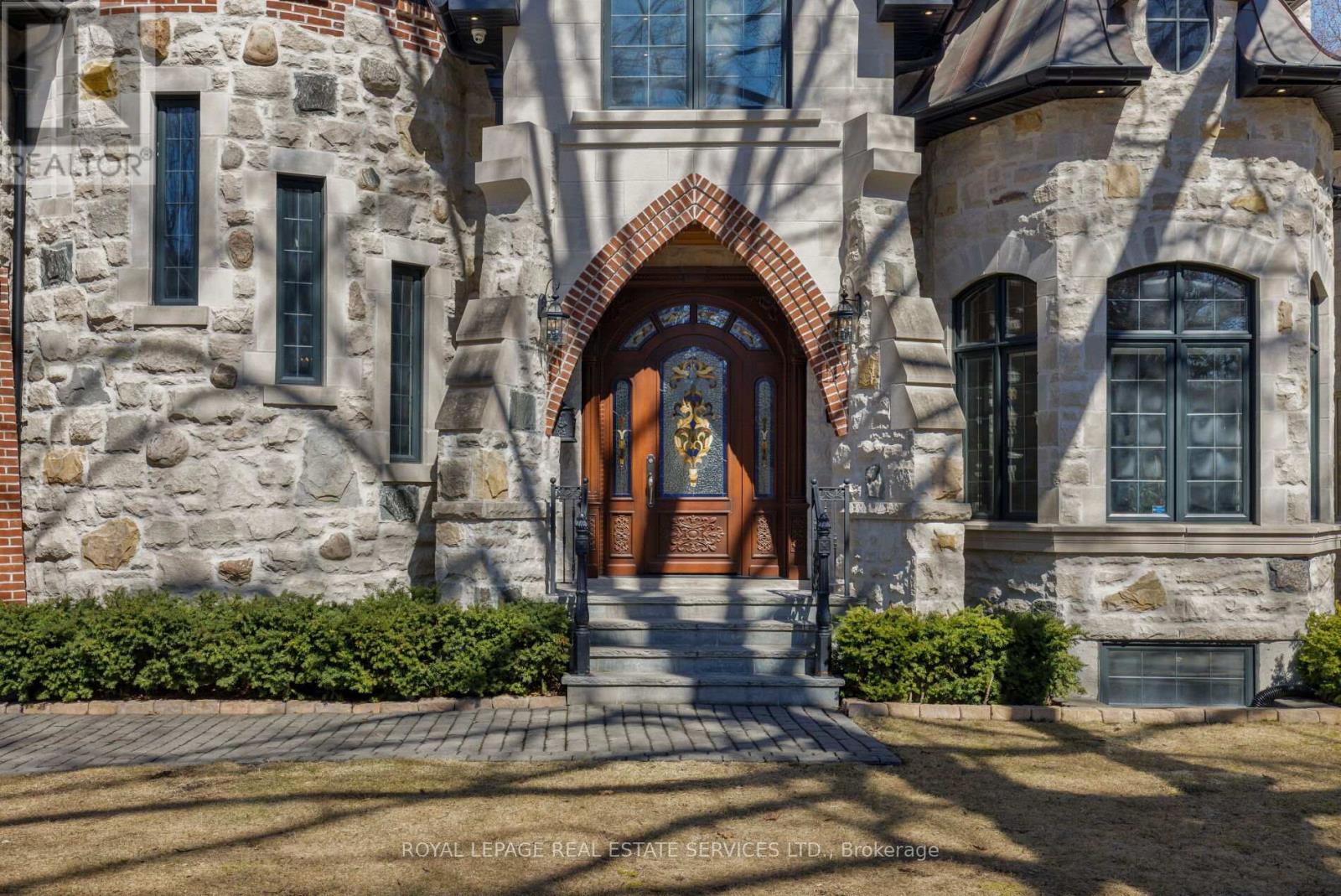 1165 Garden Road, Mississauga, Ontario  L5H 3J5 - Photo 2 - W12941424