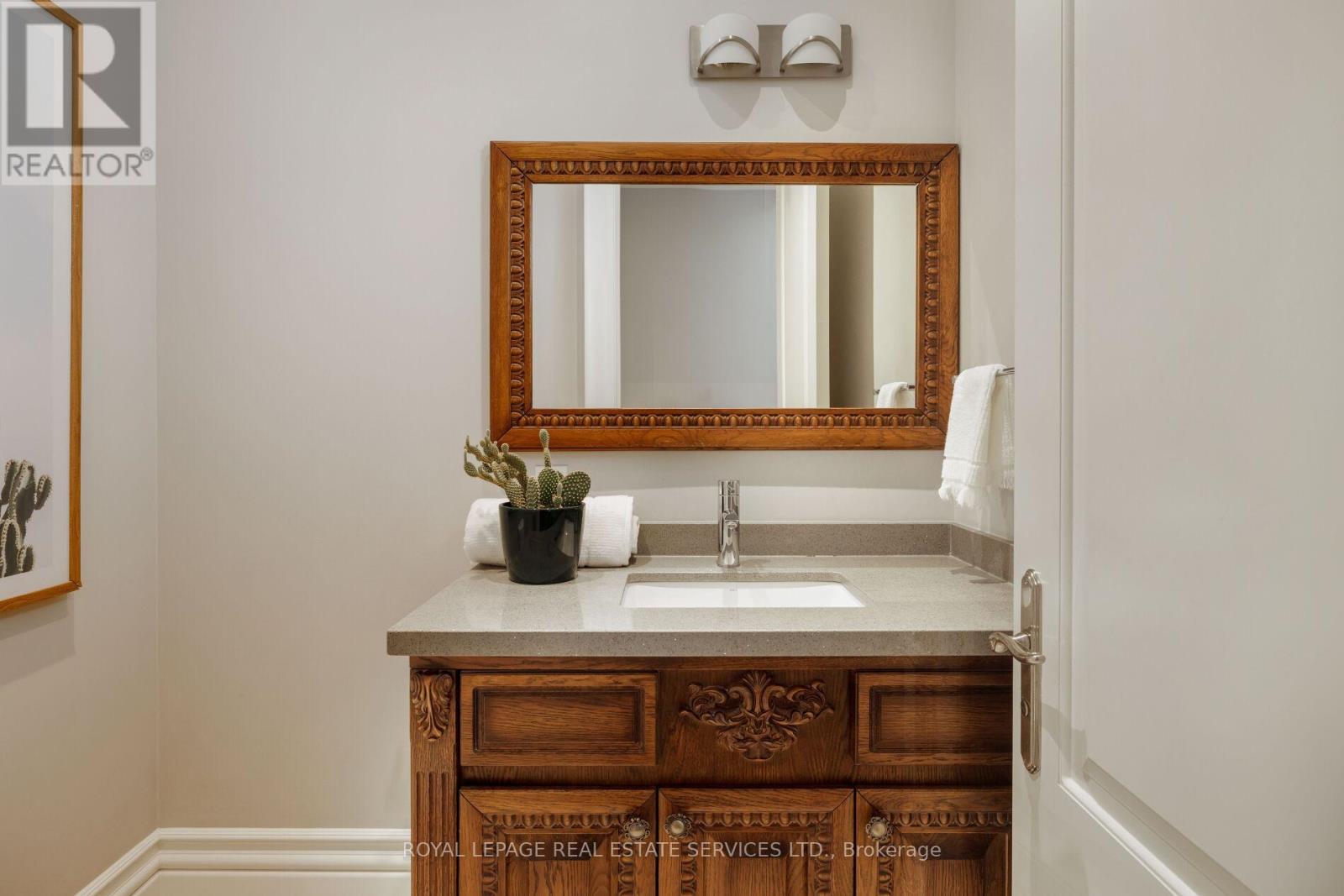 1165 Garden Road, Mississauga, Ontario  L5H 3J5 - Photo 9 - W12941424