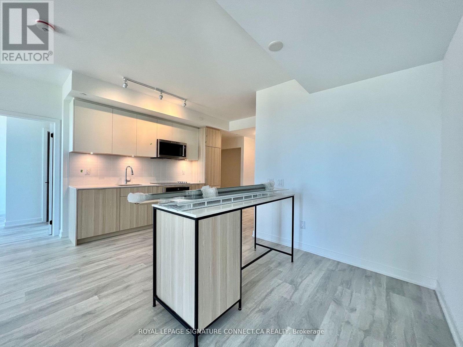 706 - 220 Missinnihe Way, Mississauga, Ontario  L5H 0A9 - Photo 2 - W12941434