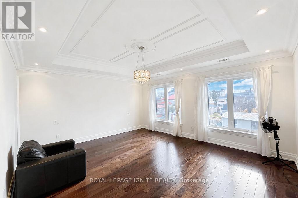 Upper - 300 Cornelius Parkway, Toronto, Ontario  M3K 1T8 - Photo 13 - W12941504