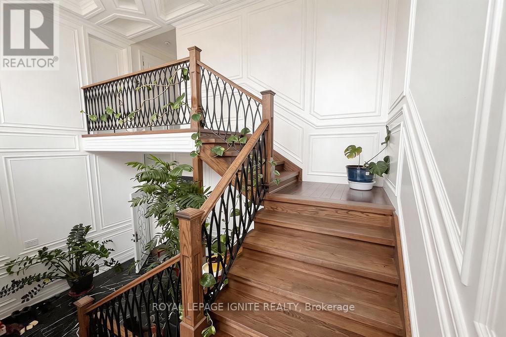 Upper - 300 Cornelius Parkway, Toronto, Ontario  M3K 1T8 - Photo 3 - W12941504