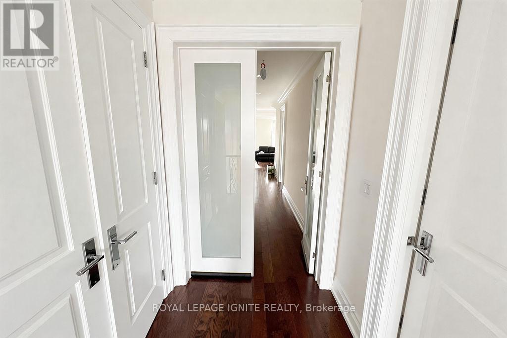 Upper - 300 Cornelius Parkway, Toronto, Ontario  M3K 1T8 - Photo 4 - W12941504