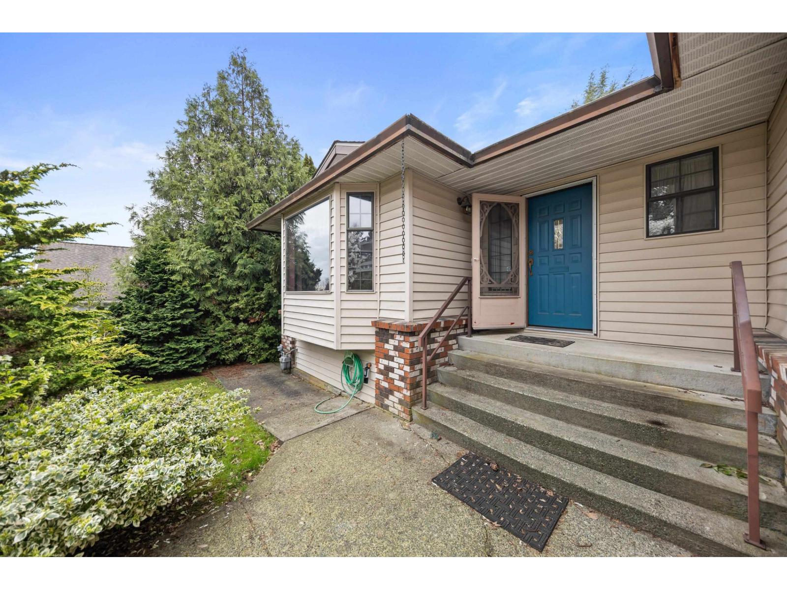 5553 181a Street, Surrey, British Columbia  V3S 7Z2 - Photo 3 - R3105525