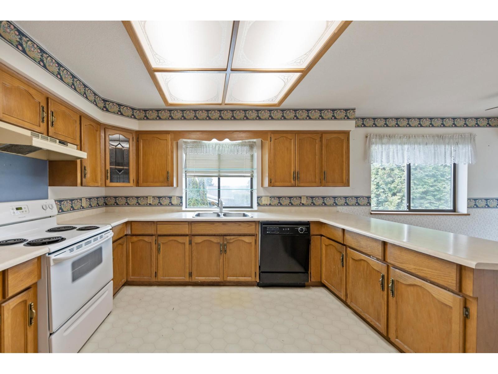 5553 181a Street, Surrey, British Columbia  V3S 7Z2 - Photo 11 - R3105525
