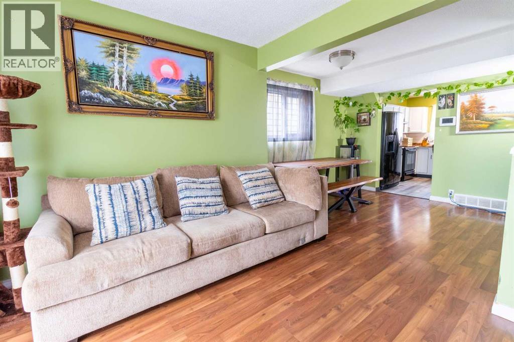 165 Whitewood Place Ne, Calgary, Alberta  T1Y 3S8 - Photo 4 - A2276093