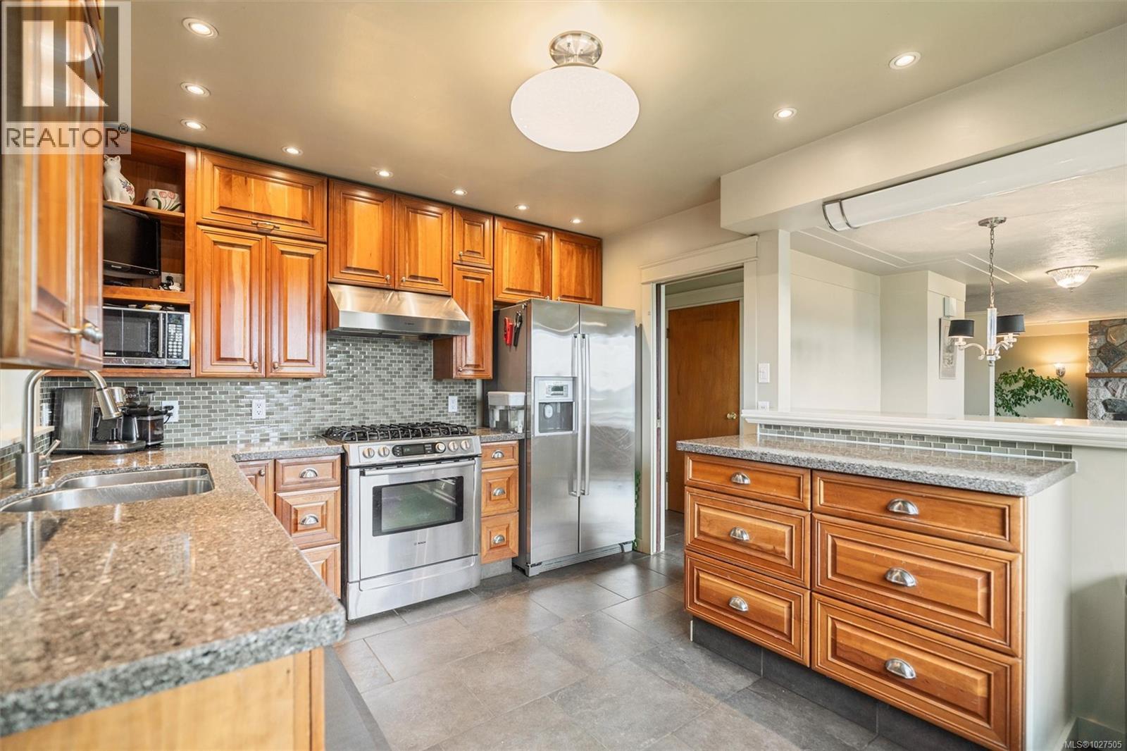 1790 Keith Pl, Saanich, British Columbia  V8P 1E4 - Photo 7 - 1027505