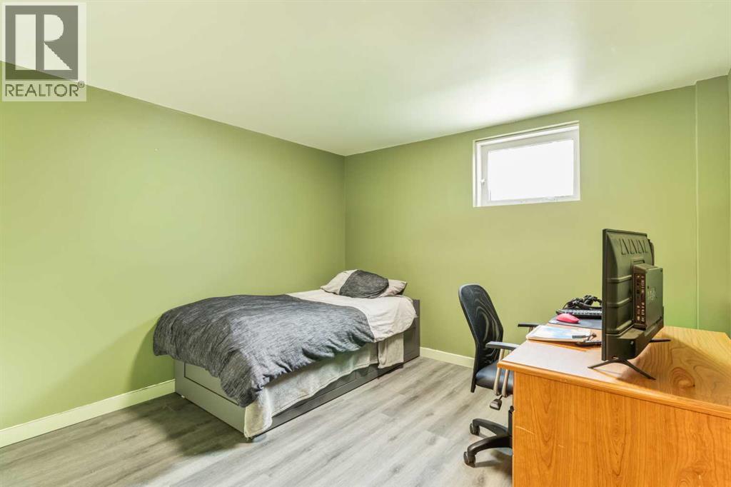 967 Northmount Drive NW, Calgary, Alberta  T2L 0B1 - Photo 13 - A2296549