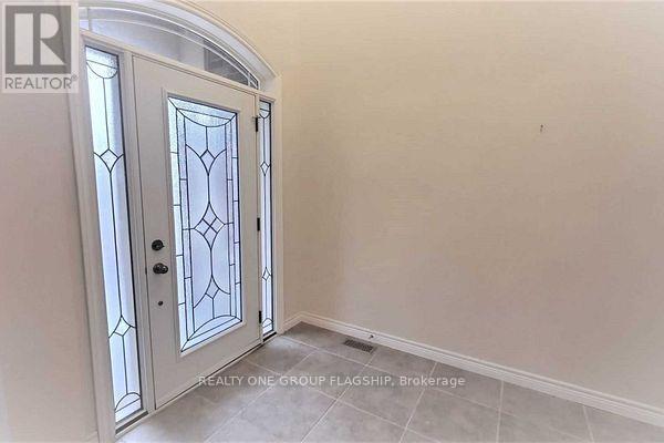 15 Sasha Court, Hamilton, Ontario  L8E 0A3 - Photo 3 - X12941380