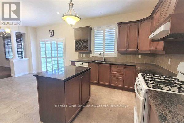 15 Sasha Court, Hamilton, Ontario  L8E 0A3 - Photo 7 - X12941380