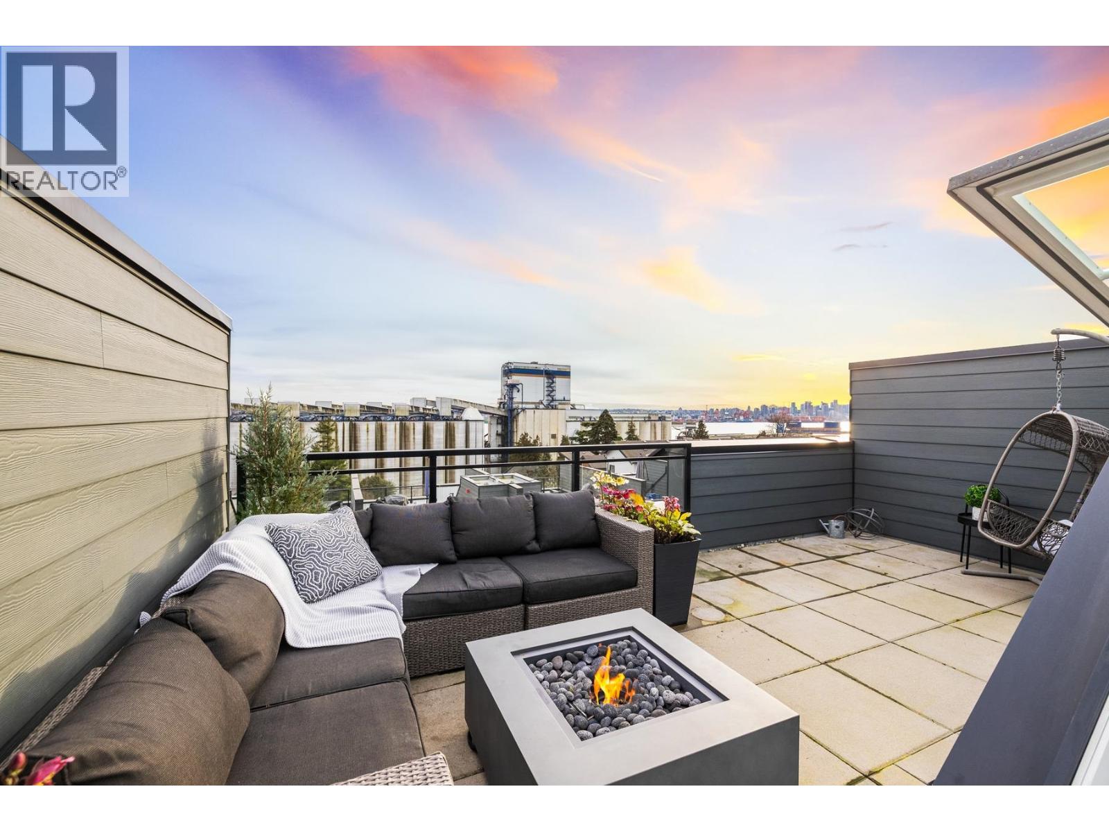 444 545 E 2ND STREET, North Vancouver, British Columbia