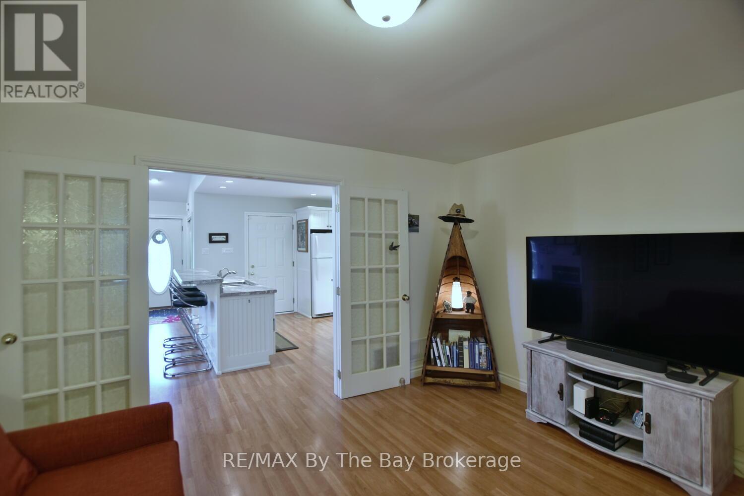 1327 River Road E, Wasaga Beach, Ontario L9Z 2R7 - Photo 22 - S12941550