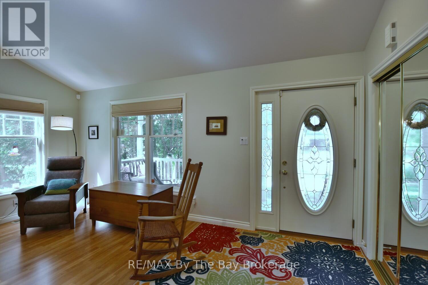 1327 River Road E, Wasaga Beach, Ontario L9Z 2R7 - Photo 3 - S12941550