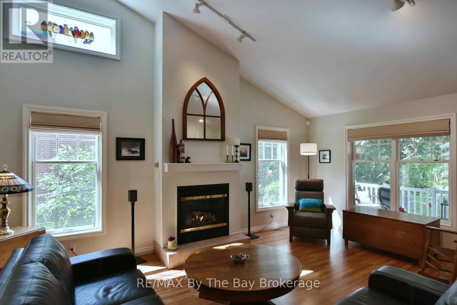 1327 River Road E, Wasaga Beach, Ontario L9Z 2R7 - Photo 7 - S12941550