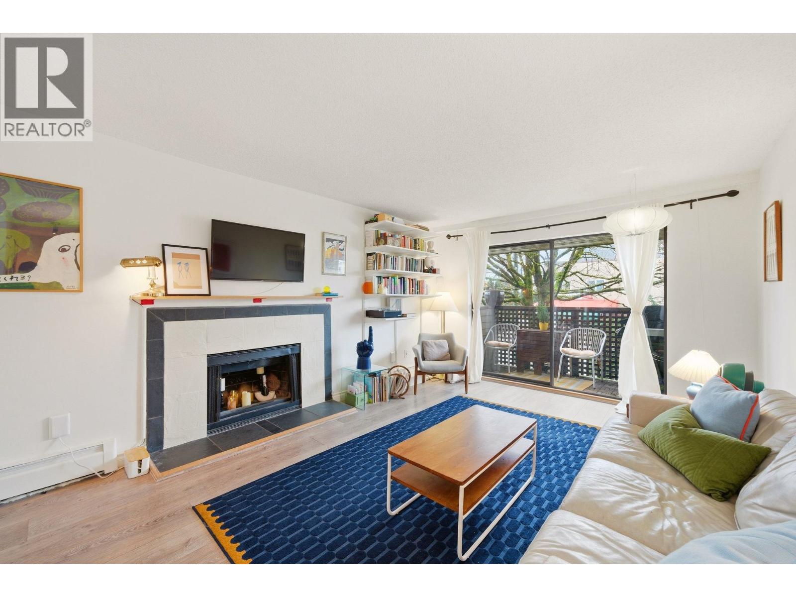 207 2215 Dundas Street, Vancouver, British Columbia  V5L 1J9 - Photo 1 - R3105565