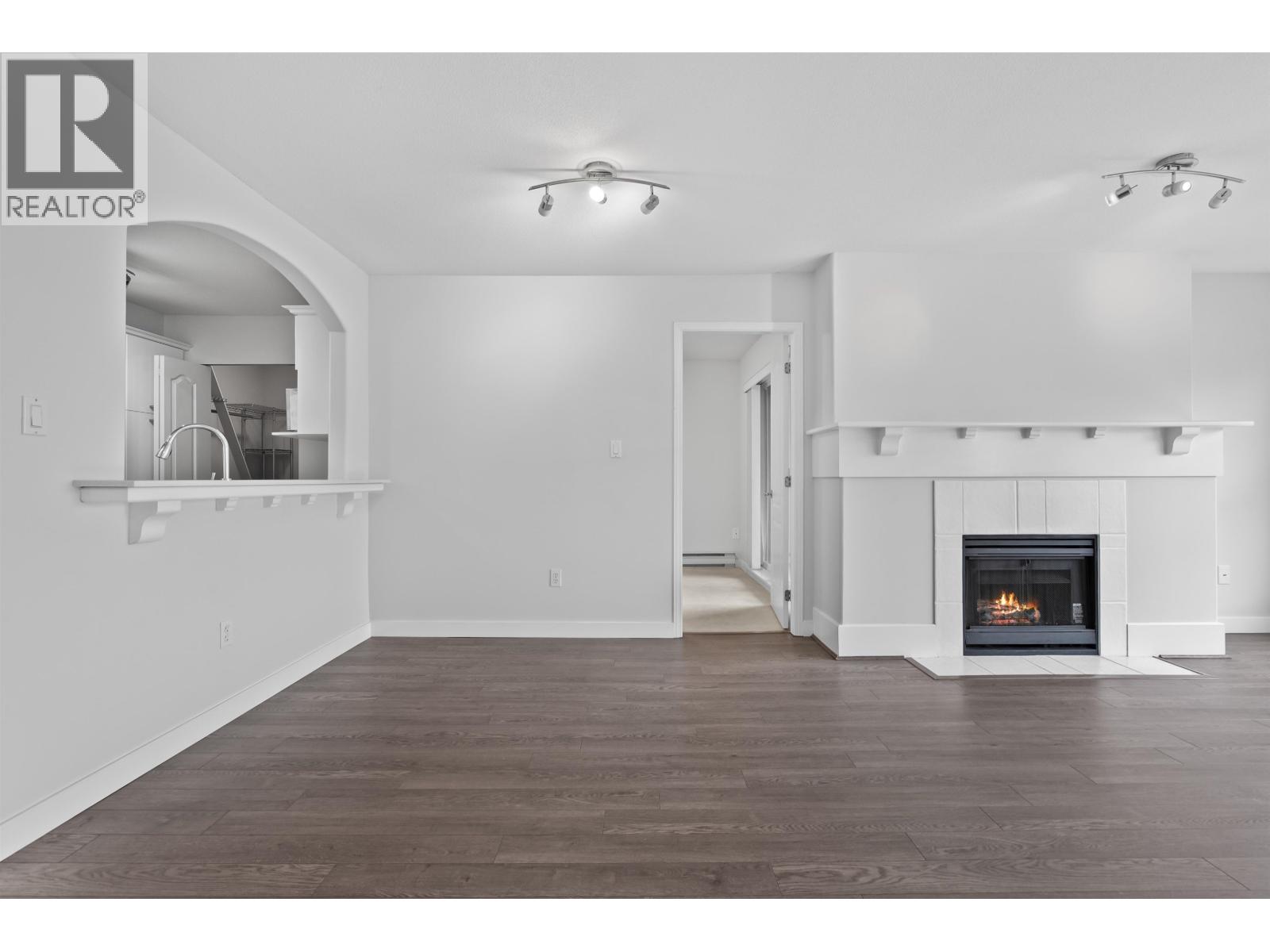 304 5500 Lynas Lane, Richmond, British Columbia  V7C 5R5 - Photo 5 - R3105570