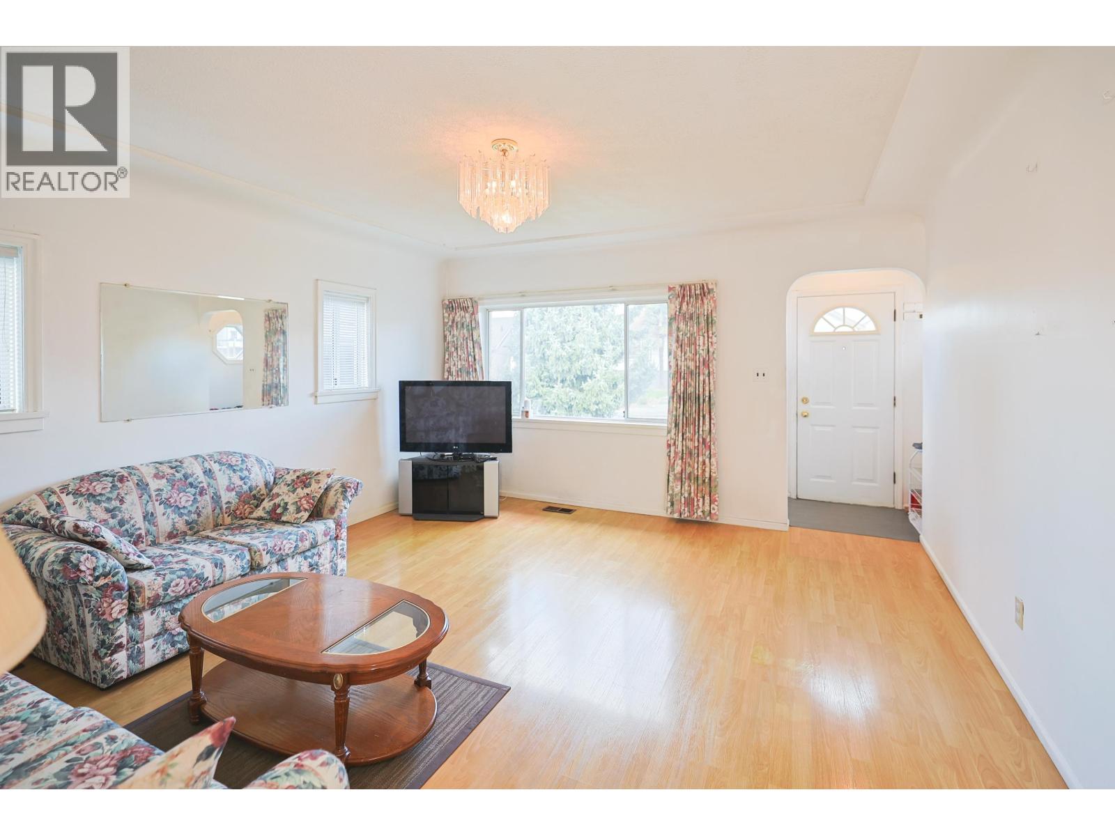 2584 E Georgia Street, Vancouver, British Columbia  V5K 2J7 - Photo 6 - R3105545