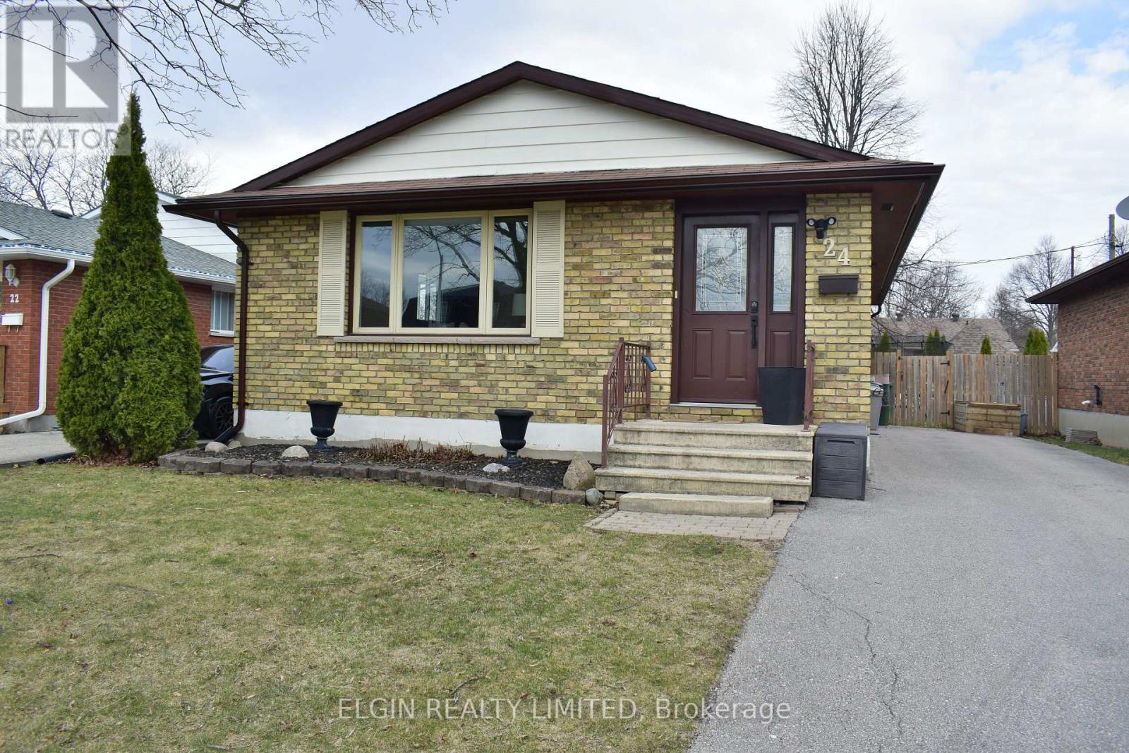 24 Dyer Street, St. Thomas, Ontario  N5R 5K3 - Photo 2 - X12941538