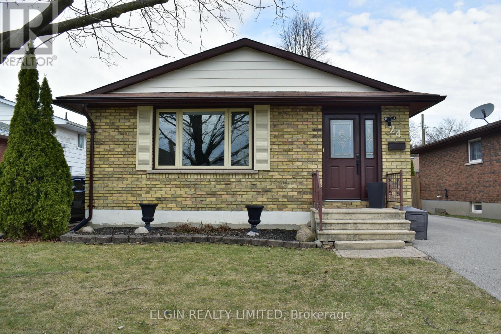 24 Dyer Street, St. Thomas, Ontario  N5R 5K3 - Photo 3 - X12941538