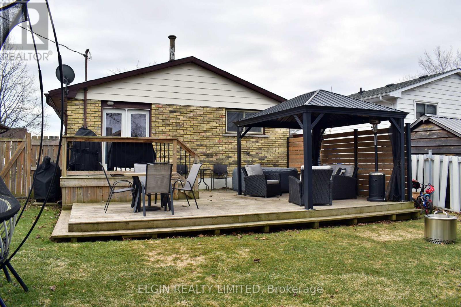 24 Dyer Street, St. Thomas, Ontario  N5R 5K3 - Photo 37 - X12941538