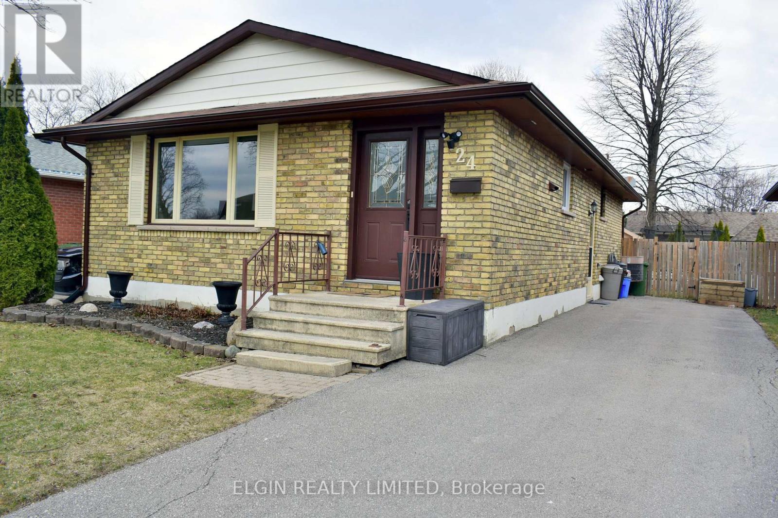 24 Dyer Street, St. Thomas, Ontario  N5R 5K3 - Photo 4 - X12941538