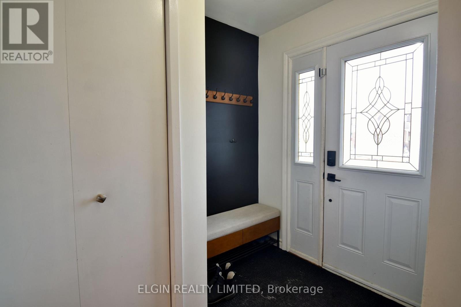 24 Dyer Street, St. Thomas, Ontario  N5R 5K3 - Photo 5 - X12941538