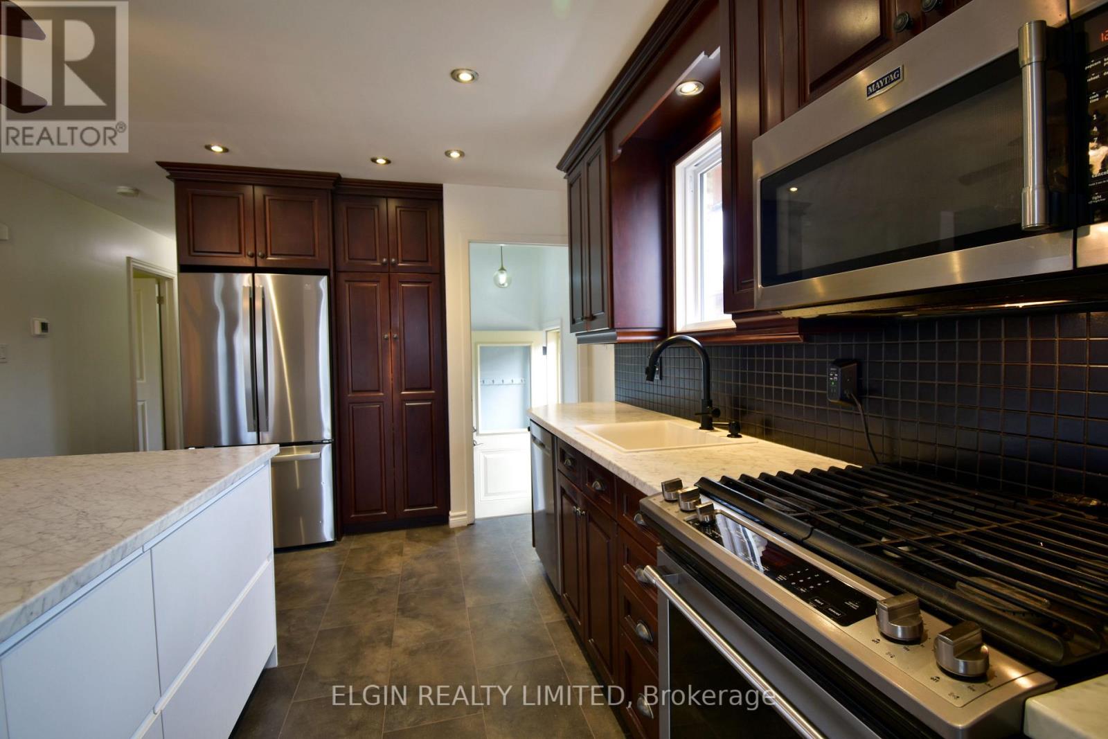 24 Dyer Street, St. Thomas, Ontario  N5R 5K3 - Photo 8 - X12941538