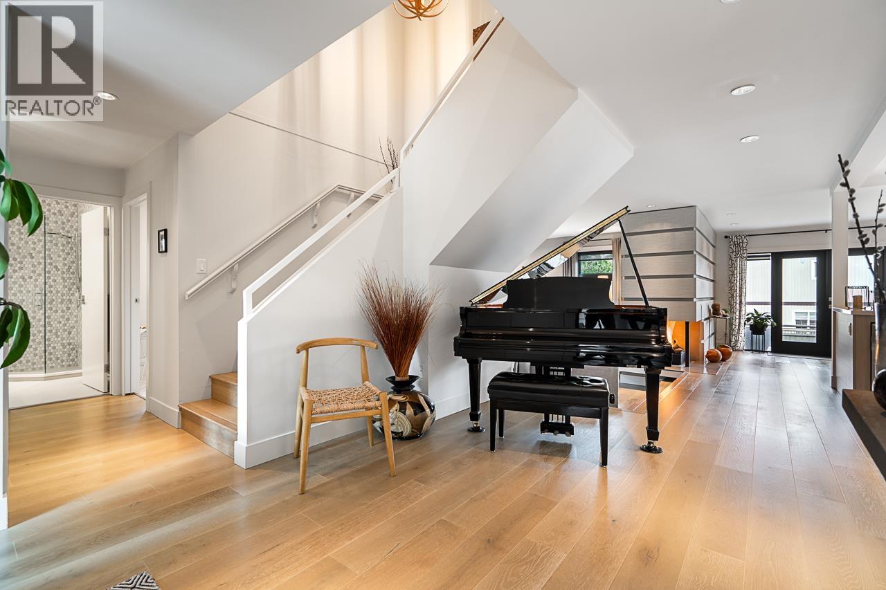 5570 Hampstead Place, Burnaby, British Columbia  V5E 4E7 - Photo 3 - R3105316