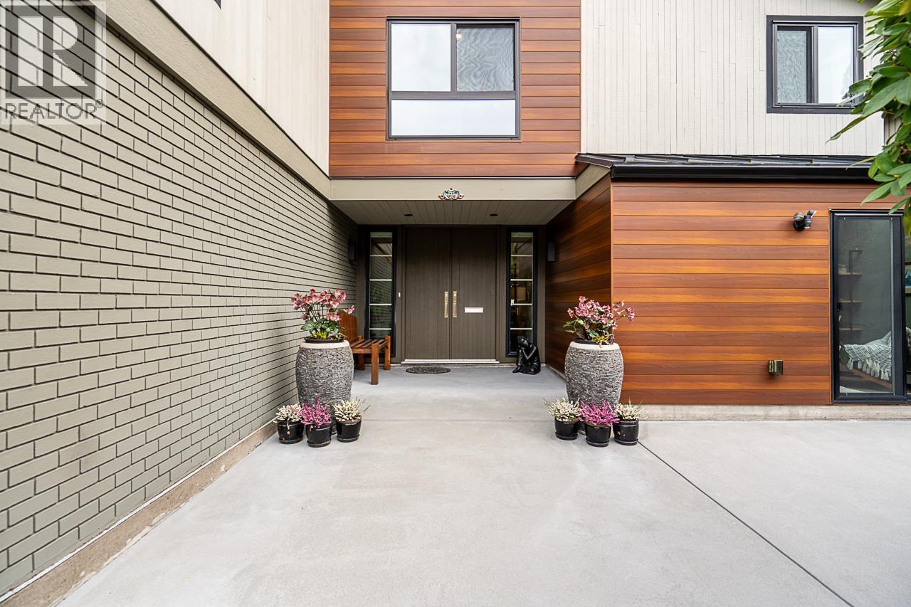 5570 Hampstead Place, Burnaby, British Columbia  V5E 4E7 - Photo 2 - R3105316