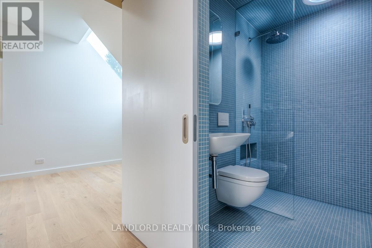 Laneway - 429 Brock Avenue, Toronto, Ontario  M6H 3N7 - Photo 11 - C12941510