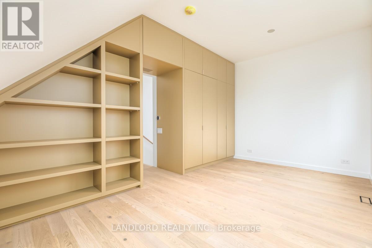 Laneway - 429 Brock Avenue, Toronto, Ontario  M6H 3N7 - Photo 15 - C12941510