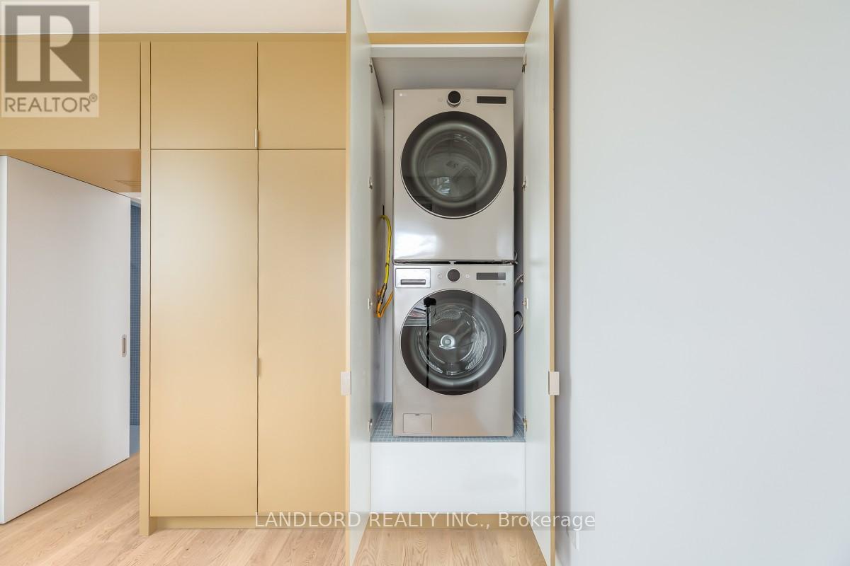 Laneway - 429 Brock Avenue, Toronto, Ontario  M6H 3N7 - Photo 16 - C12941510