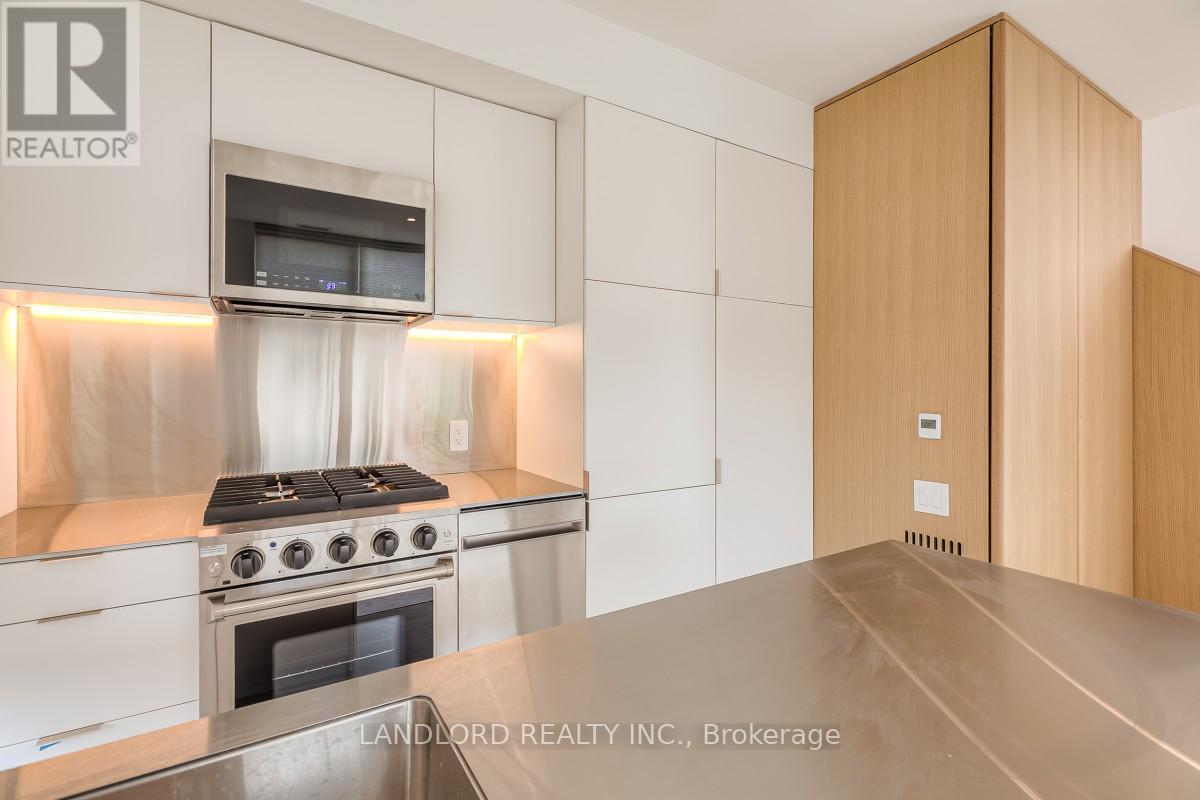 Laneway - 429 Brock Avenue, Toronto, Ontario  M6H 3N7 - Photo 4 - C12941510