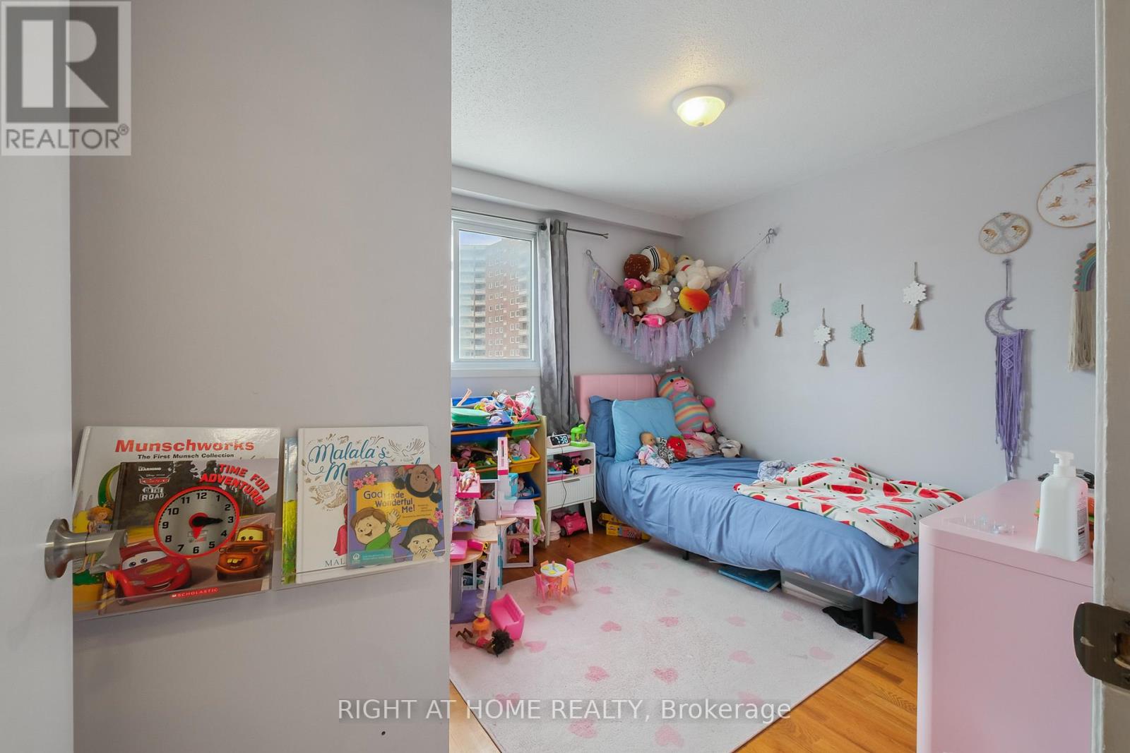 11 - 898 Elmsmere Road, Ottawa, Ontario  K1J 7T6 - Photo 10 - X12941532