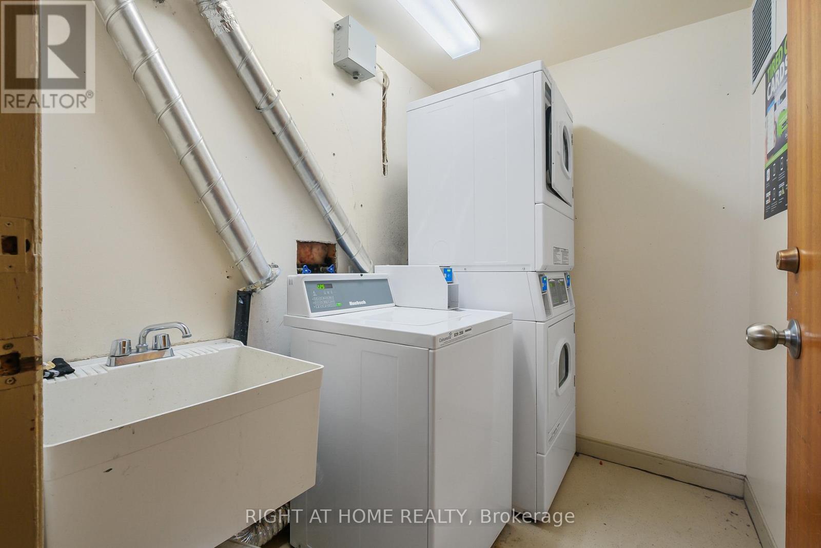 11 - 898 Elmsmere Road, Ottawa, Ontario  K1J 7T6 - Photo 13 - X12941532