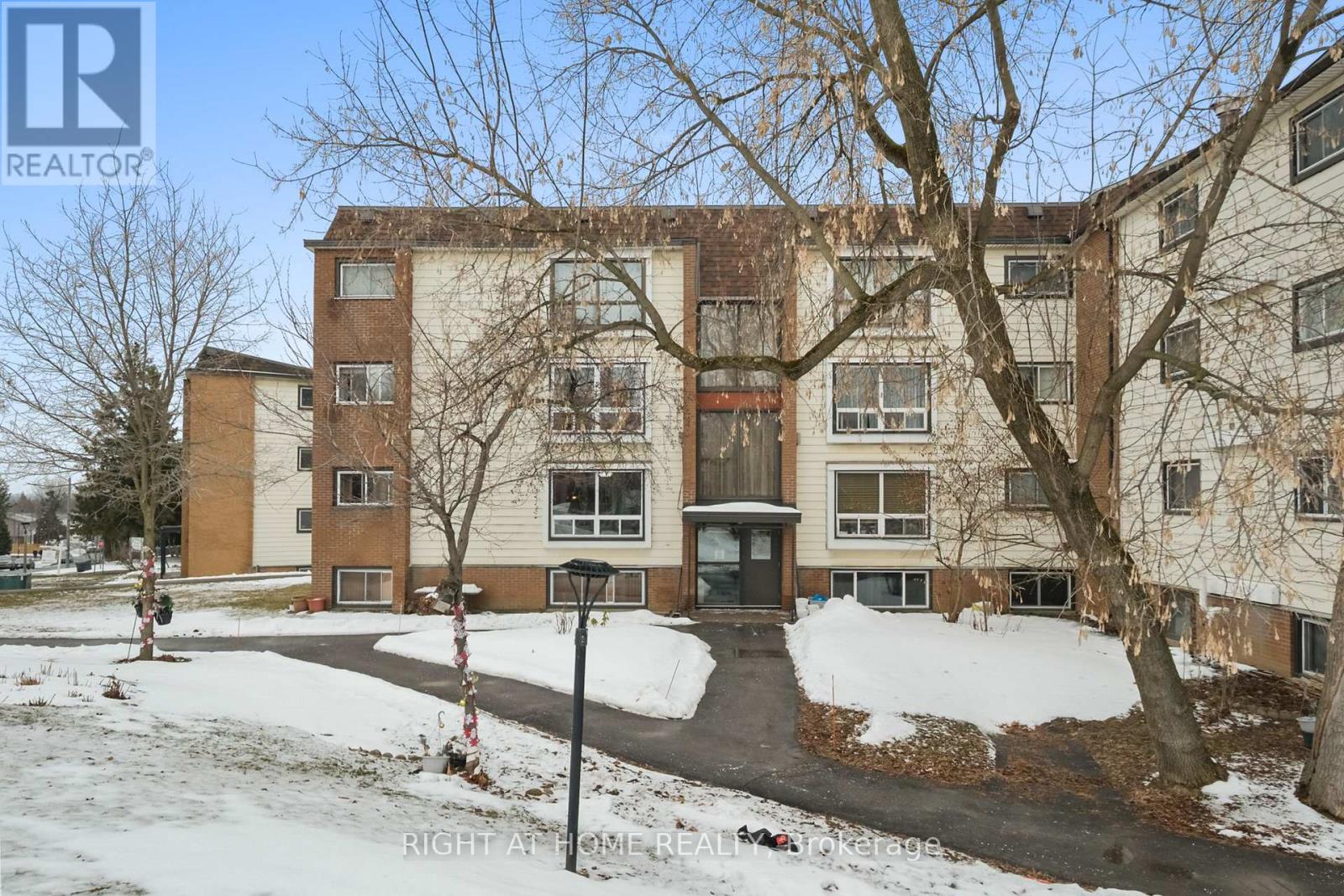 11 - 898 Elmsmere Road, Ottawa, Ontario  K1J 7T6 - Photo 16 - X12941532