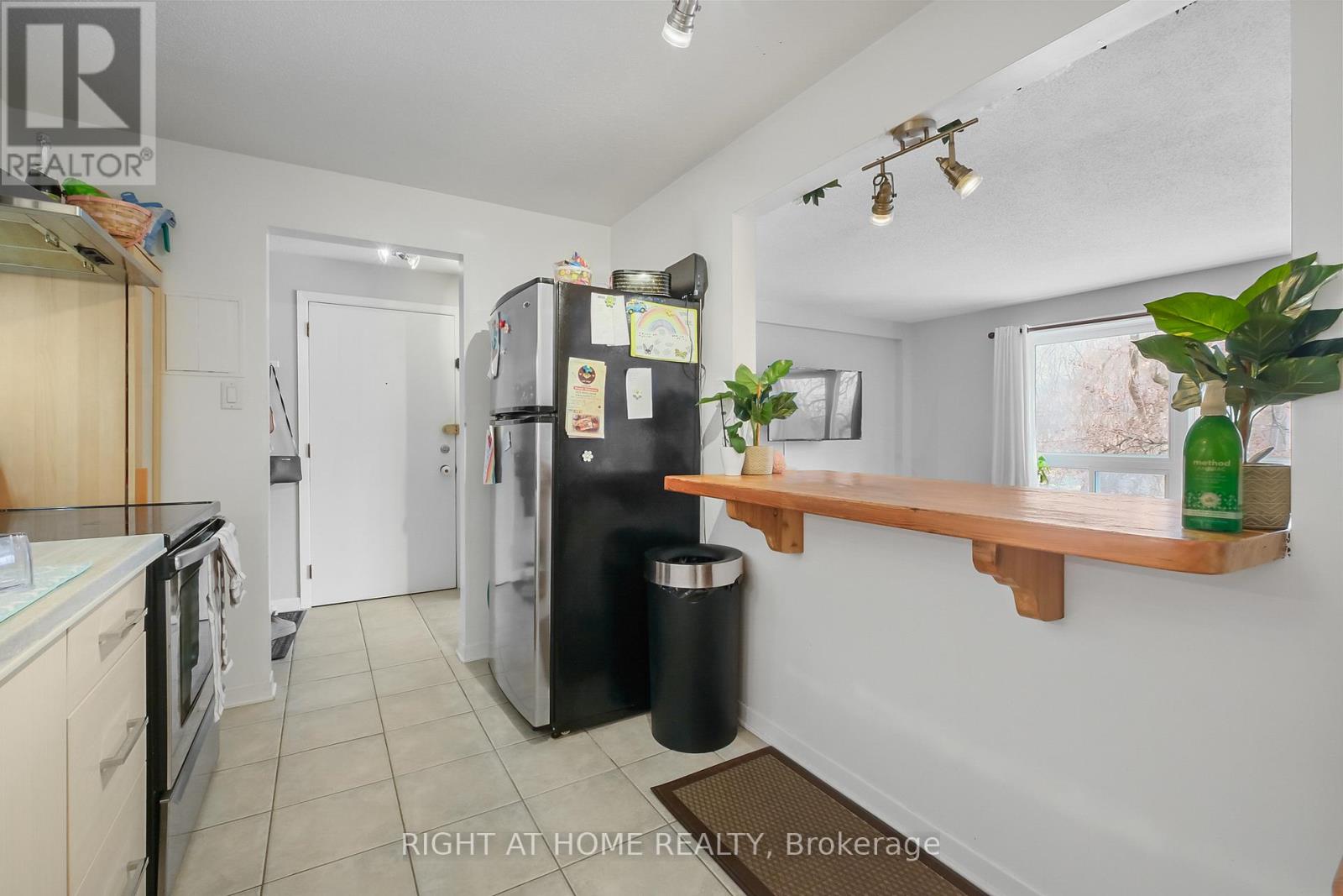 11 - 898 Elmsmere Road, Ottawa, Ontario  K1J 7T6 - Photo 8 - X12941532