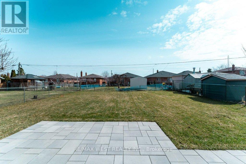 119 Jay Street, Toronto, Ontario M6L 2M3 - Photo 16 - W12937606