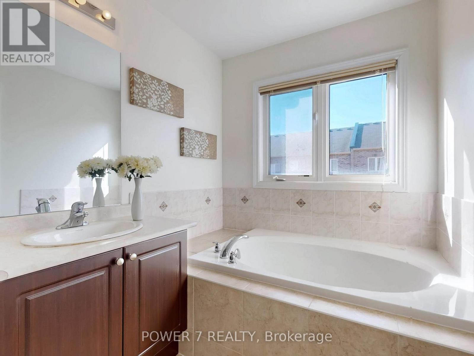 25 Black Locust Drive, Markham, Ontario  L6E 0P8 - Photo 24 - N12941534