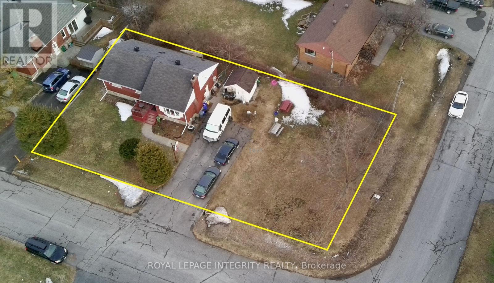 176 Oakridge Boulevard, Ottawa, Ontario  K2G 2V2 - Photo 3 - X12538594