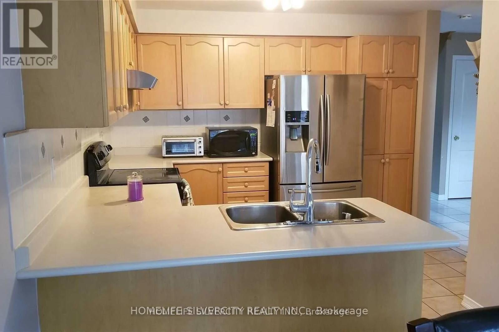 222 Edenbrook Hill Drive, Brampton, Ontario  L7A 2W7 - Photo 5 - W12941540