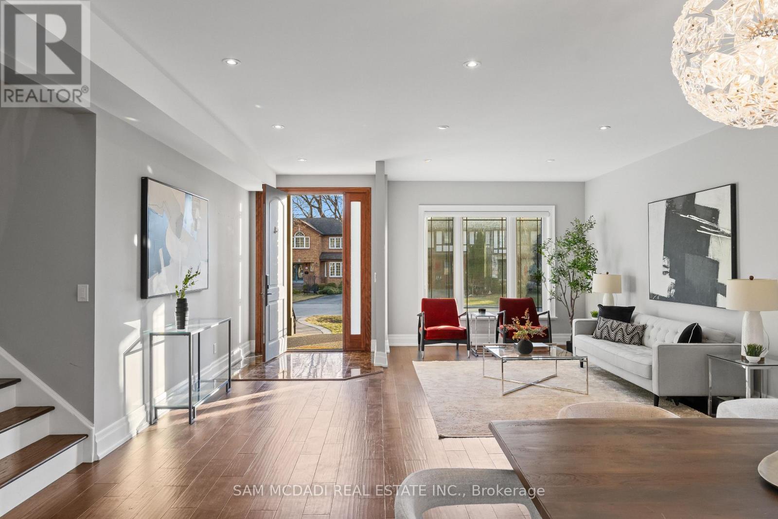 1487 Myron Drive, Mississauga, Ontario  L5E 2N5 - Photo 2 - W12941544