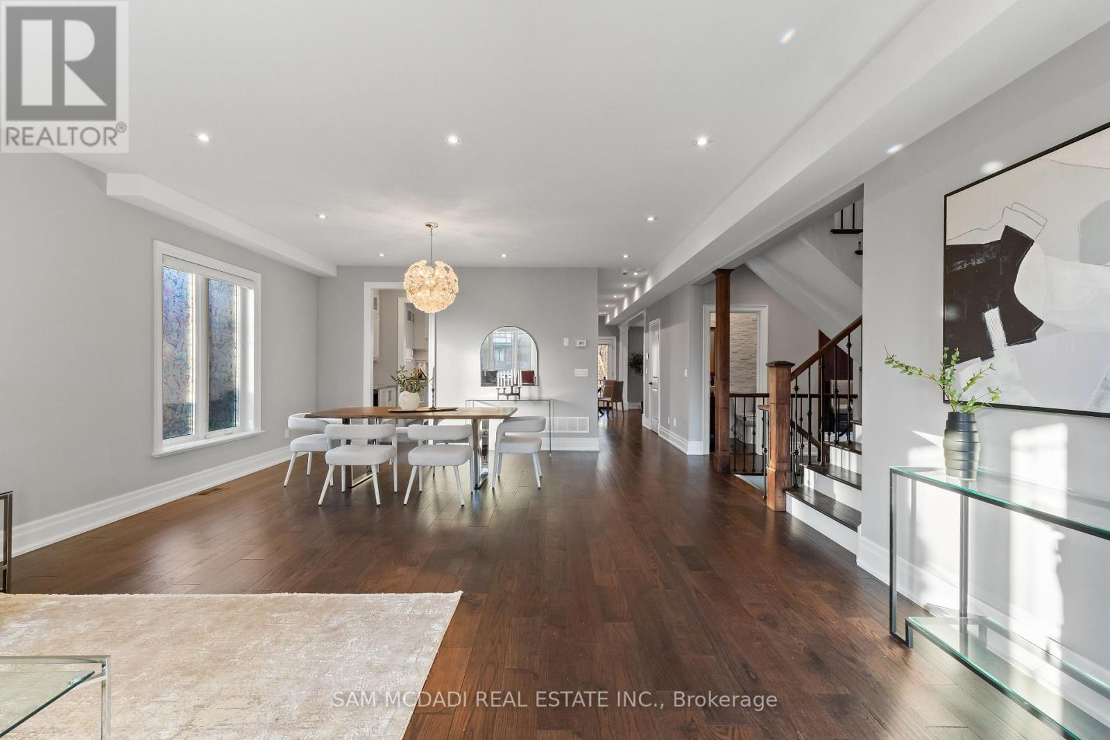 1487 Myron Drive, Mississauga, Ontario  L5E 2N5 - Photo 4 - W12941544