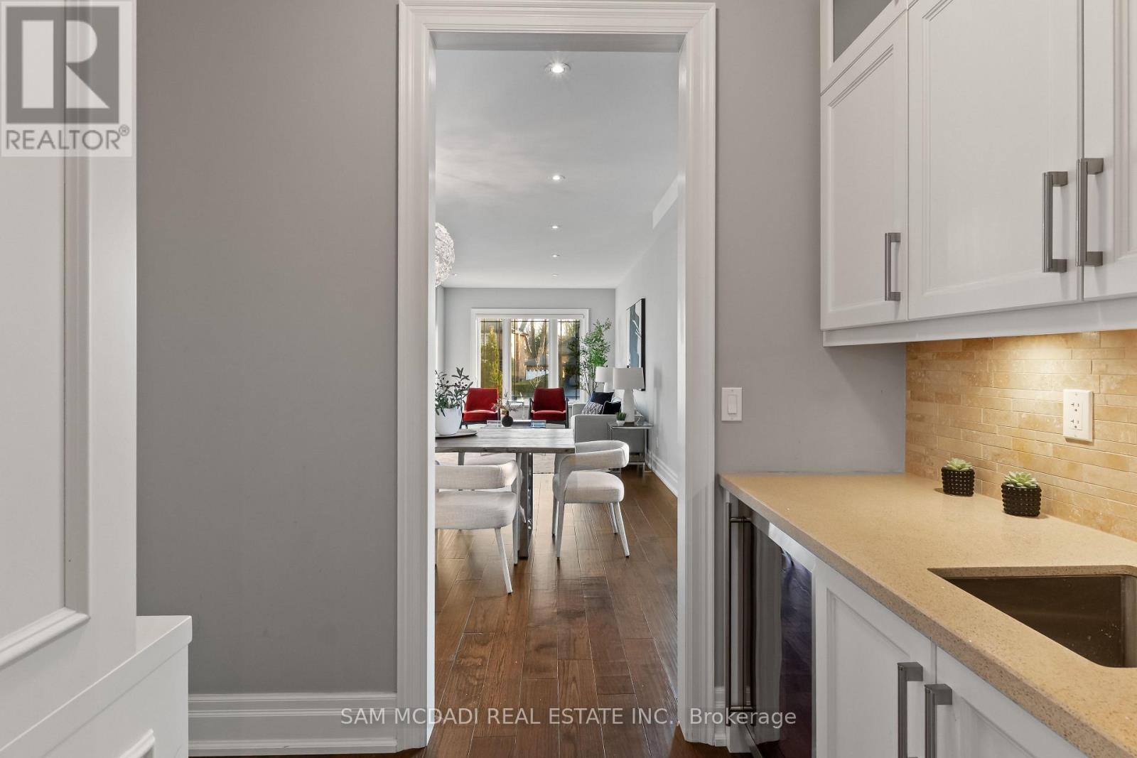 1487 Myron Drive, Mississauga, Ontario  L5E 2N5 - Photo 5 - W12941544