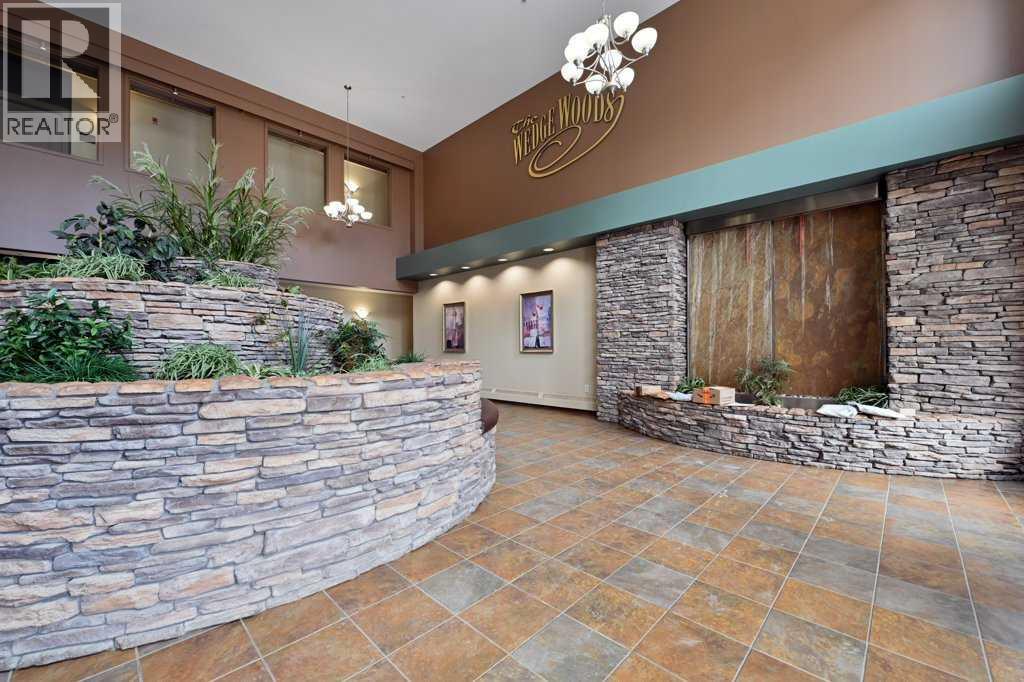 108, 20 Discovery Ridge Close Sw, Calgary, Alberta  T3H 5X4 - Photo 3 - A2296401