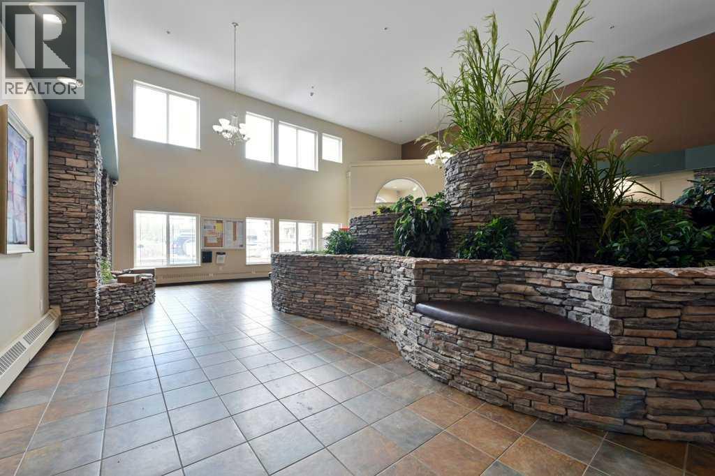 108, 20 Discovery Ridge Close Sw, Calgary, Alberta  T3H 5X4 - Photo 4 - A2296401