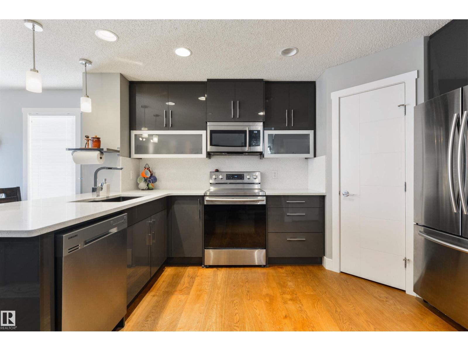 60 Vanderbilt Cm, Spruce Grove, Alberta  T7X 0S9 - Photo 4 - E4479922