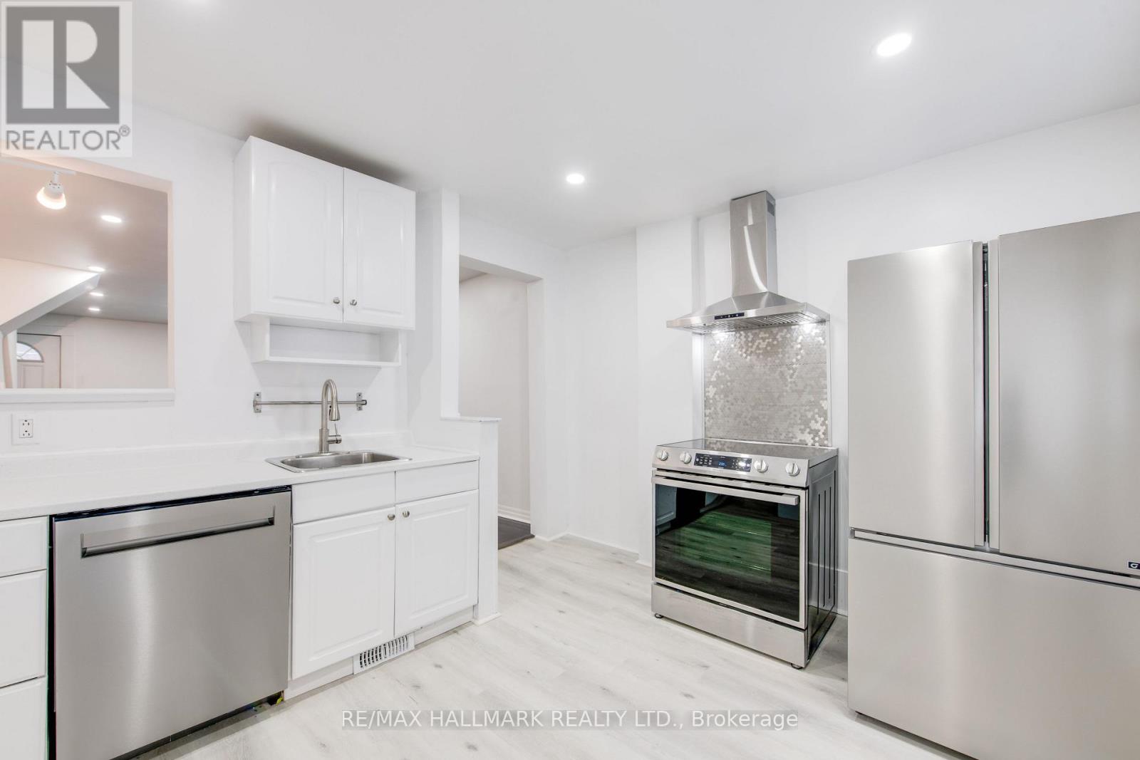 106 Willow Avenue, Toronto, Ontario  M4E 3K3 - Photo 9 - E12834846