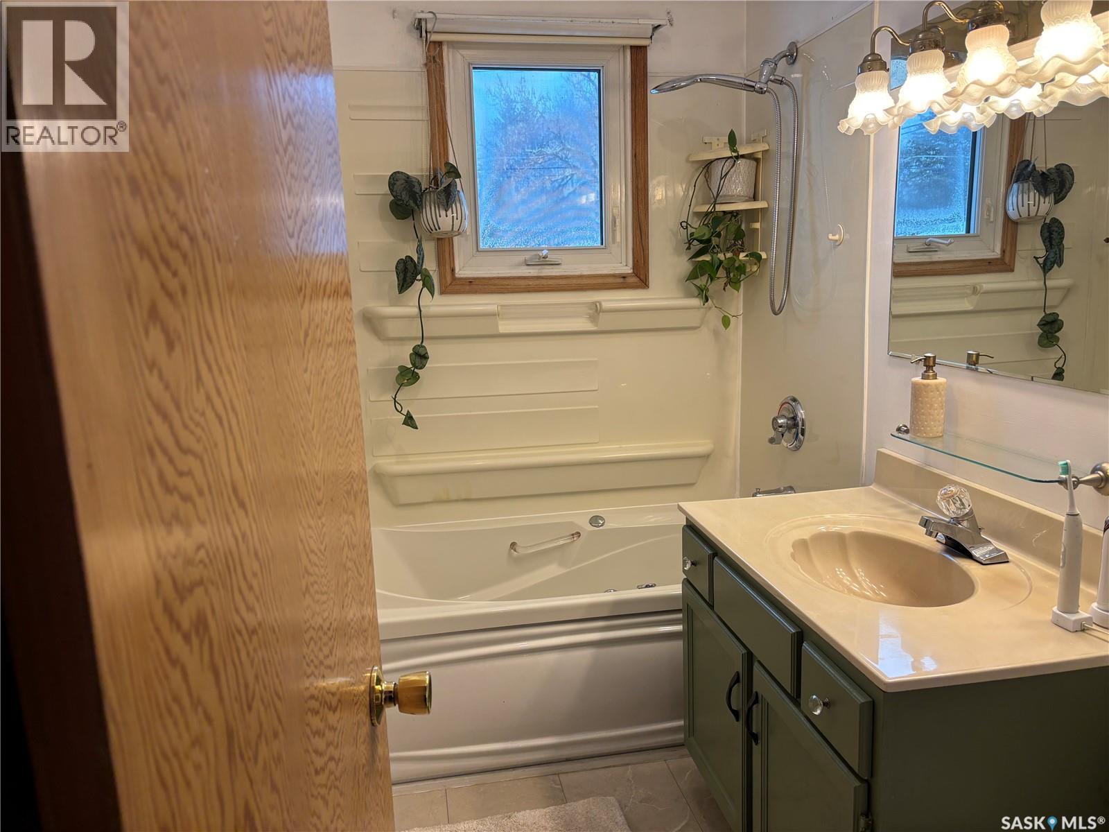 674 Grandview Street W, Moose Jaw, Saskatchewan  S6H 5L4 - Photo 12 - SK031699